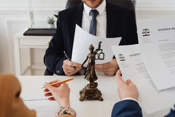 our fees Long Eaton from EH Mediation - image of couple in joint mediation meeting
